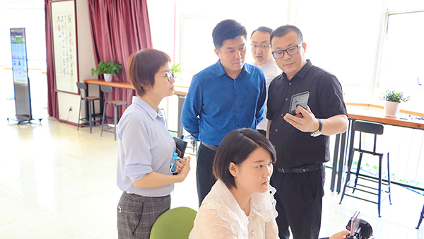 熱烈歡迎石佛園區(qū)運營中心魏主任一行蒞臨火爆網(wǎng)參觀指導! 熱烈歡迎石佛園區(qū)運營中心魏主任一行蒞臨火爆網(wǎng)參觀指導!